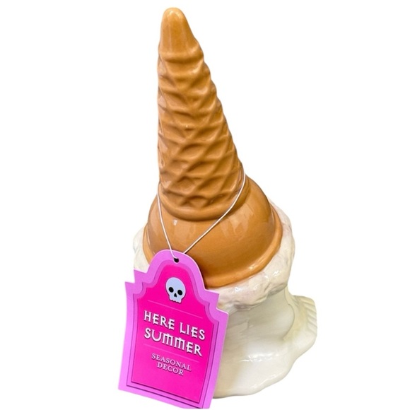 🍦☠️NEW Summer Lies Here Vanilla Ice Cream Skull Summerween Figurine🍦☠️ - Picture 4 of 6